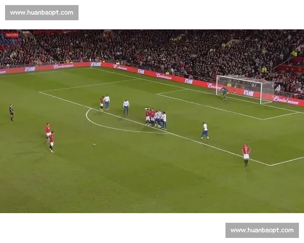 梅西天才任意球破门震撼全场展现绝佳技术与冷静决策